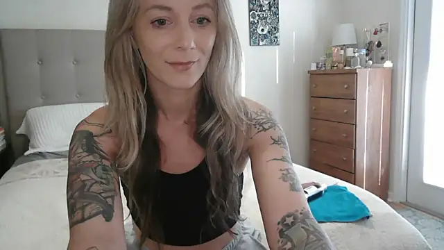 Heyitsmee33 online show from 11-18-25, 12:41