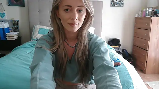 Heyitsmee33 online show from 05-15-26, 12:36