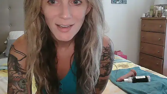 Heyitsmee33 online show from 10-05-25, 01:13