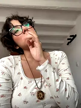 Snapshot of aurora_xoxo chatting on 11-23-25, 04:28 aurora xoxo online show from 11-23-25, 04:28