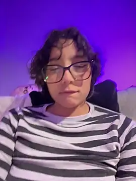 Snapshot of aurora_xoxo chatting on 12-14-25, 05:02 aurora xoxo online show from 12-14-25, 05:02