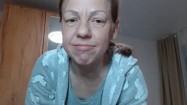 Snapshot of Popppka chatting on 02-12-25, 06:51 Popppka online show from 02-12-25, 06:51