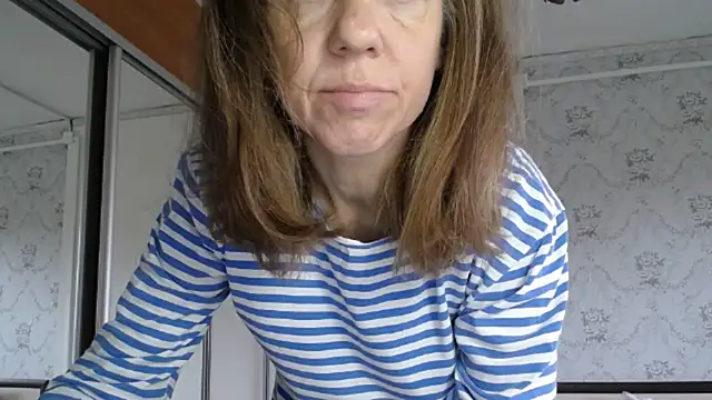 Snapshot of Popppka chatting on 10-14-25, 11:33 Popppka online show from 10-14-25, 11:33