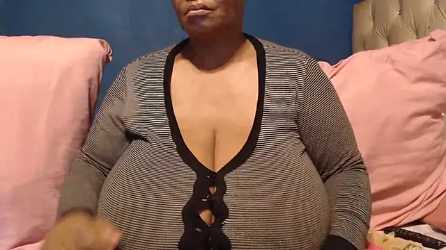 CUTEFIRMMELONSS online show from 10-18-25, 03:19