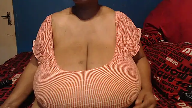 CUTEFIRMMELONSS online show from 10-29-25, 08:52