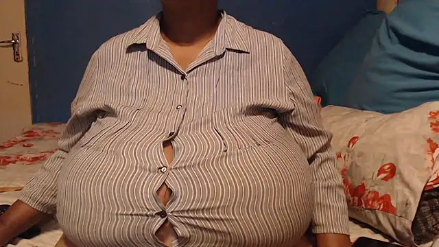 CUTEFIRMMELONSS online show from 02-05-26, 10:27