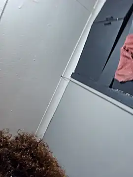 Snapshot of Shaniko89 chatting on 03-10-26, 06:28 Shaniko89 online show from 03-10-26, 06:28