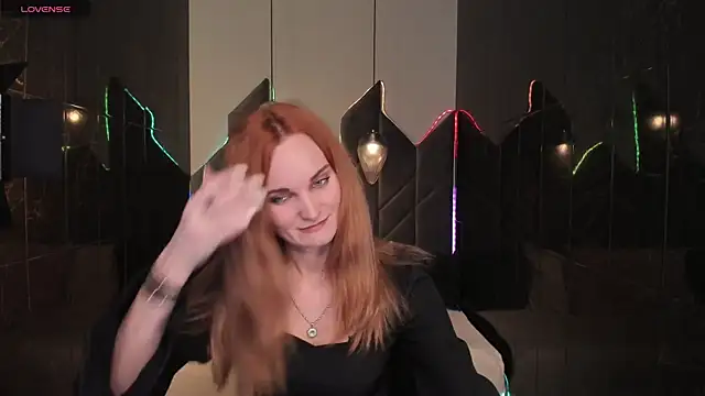 Snapshot of SaraSubtlety chatting on 11-14-25, 01:26 SaraSubtlety online show from 11-14-25, 01:26