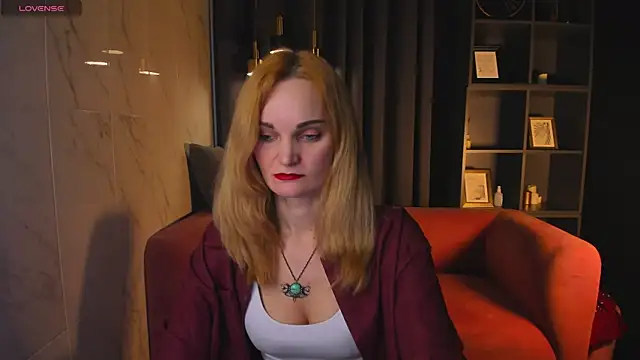 SaraSubtlety online show from 12-17-25, 01:27