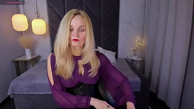 Snapshot of SaraSubtlety chatting on 09-13-25, 01:22 SaraSubtlety online show from 09-13-25, 01:22