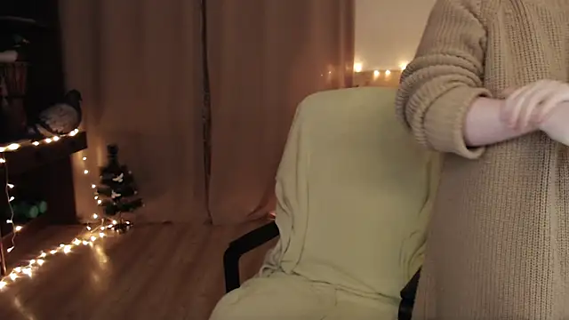 Snapshot of Exponent_5 chatting on 02-17-25, 12:11 Exponent 5 online show from 02-17-25, 12:11