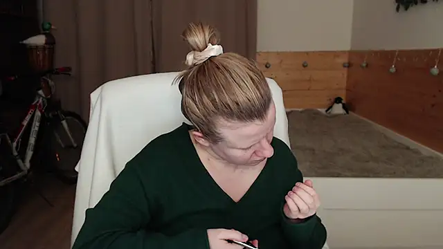 Snapshot of Exponent_5 chatting on 12-03-24, 08:55 Exponent 5 online show from 12-03-24, 08:55