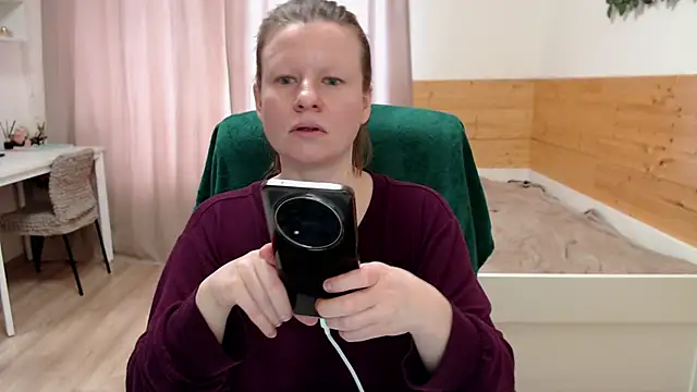 Snapshot of Exponent_5 chatting on 04-07-26, 12:51 Exponent 5 online show from 04-07-26, 12:51