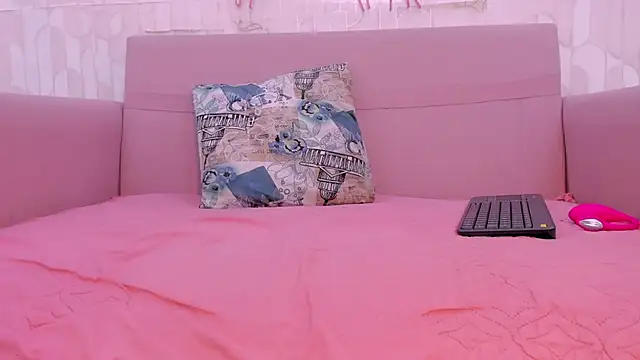 Snapshot of lara_murphy chatting on 02-04-26, 11:00 lara murphy online show from 02-04-26, 11:00