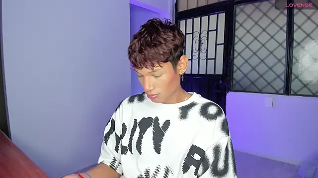 Snapshot of nicky_moo chatting on 03-11-25, 05:35 nicky moo online show from 03-11-25, 05:35