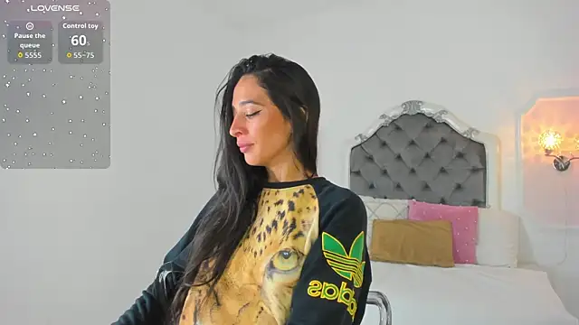 Snapshot of Valentina_Ross_ chatting on 06-16-26, 11:54 Valentina Ross online show from 06-16-26, 11:54