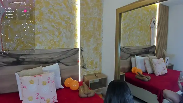 Snapshot of Valentina_Ross_ chatting on 10-31-25, 11:29 Valentina Ross online show from 10-31-25, 11:29