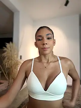 Snapshot of EllaSanz_ chatting on 10-25-25, 08:09 EllaSanz online show from 10-25-25, 08:09