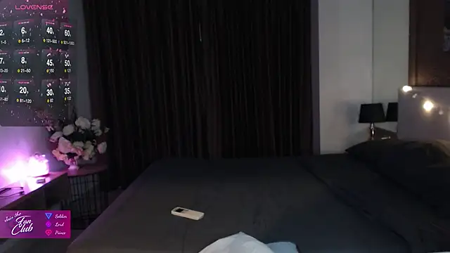 Snapshot of roxana_brooks chatting on 01-17-26, 02:53 roxana brooks online show from 01-17-26, 02:53