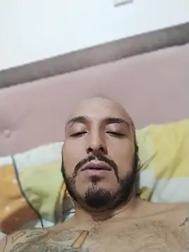 Snapshot of KenllyH chatting on 03-24-26, 04:01 KenllyH online show from 03-24-26, 04:01