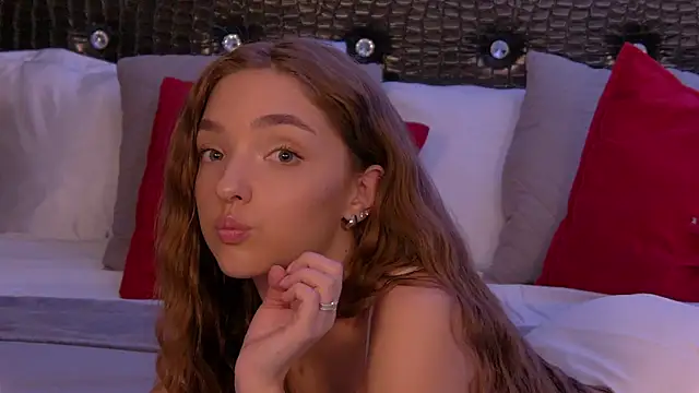 VirginieCruz online show from 03-17-25, 08:40