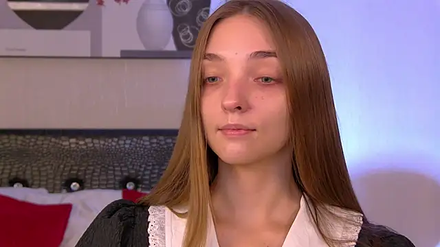 VirginieCruz online show from 11-06-25, 05:44