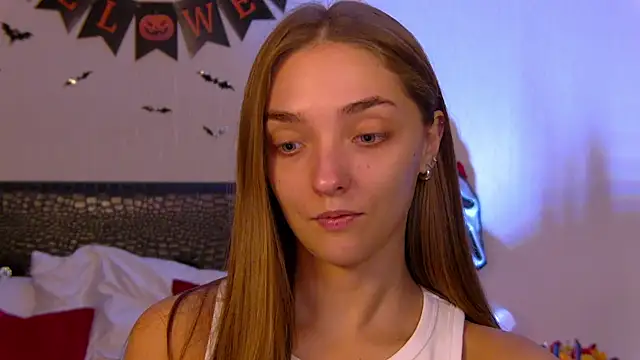 VirginieCruz online show from 10-28-25, 07:24