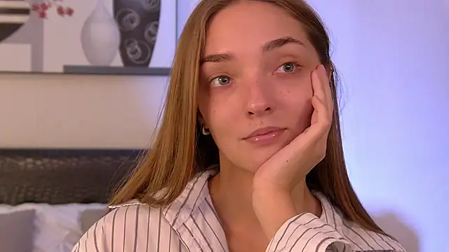 VirginieCruz online show from 09-19-25, 05:55