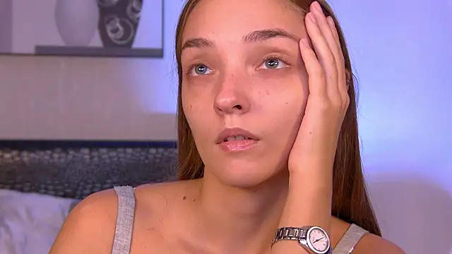 VirginieCruz online show from 09-08-25, 07:24