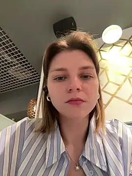 Snapshot of ValenciaShock chatting on 07-18-26, 07:17 ValenciaShock online show from 07-18-26, 07:17