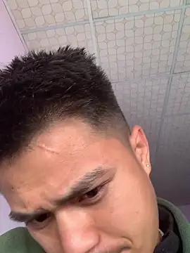 Snapshot of Hullax chatting on 02-17-26, 02:31 Hullax online show from 02-17-26, 02:31