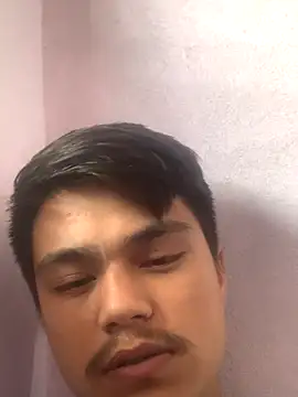 Snapshot of Hullax chatting on 10-29-25, 03:49 Hullax online show from 10-29-25, 03:49