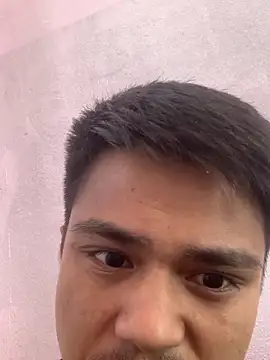 Snapshot of Hullax chatting on 12-14-25, 04:40 Hullax online show from 12-14-25, 04:40