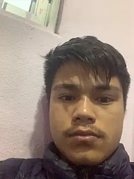 Snapshot of Hullax chatting on 10-30-25, 01:59 Hullax online show from 10-30-25, 01:59