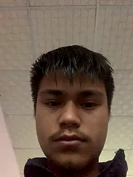 Snapshot of Hullax chatting on 11-01-25, 01:12 Hullax online show from 11-01-25, 01:12