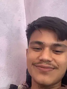 Snapshot of Hullax chatting on 11-11-25, 04:18 Hullax online show from 11-11-25, 04:18