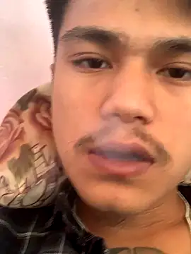 Snapshot of Hullax chatting on 11-15-25, 02:37 Hullax online show from 11-15-25, 02:37