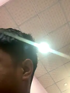 Snapshot of Hullax chatting on 11-12-25, 02:04 Hullax online show from 11-12-25, 02:04