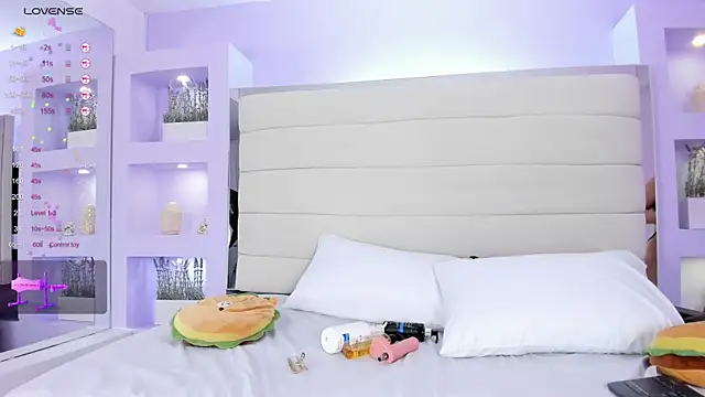 Isabella Daniell online show from 01-16-26, 03:54