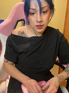 Snapshot of Lucygothic chatting on 03-07-25, 04:35 Lucygothic online show from 03-07-25, 04:35