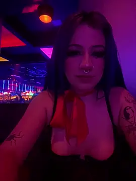 Snapshot of Lucygothic chatting on 01-15-25, 10:59 Lucygothic online show from 01-15-25, 10:59