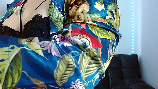 Karina Yang online show from 10-16-25, 04:37