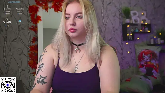 Moon Valkyrie online show from 11-13-25, 09:02