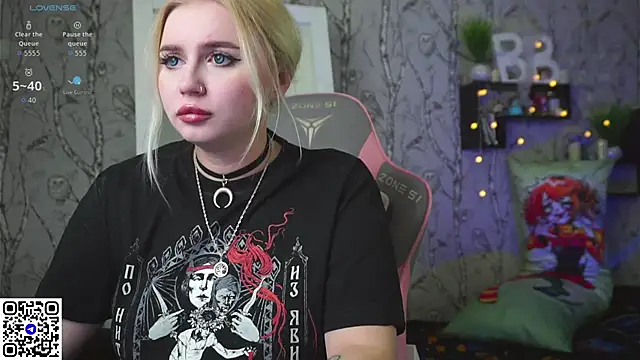 Moon Valkyrie online show from 12-23-25, 10:47