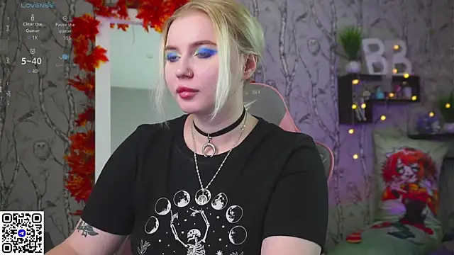 Moon Valkyrie online show from 10-24-25, 08:57