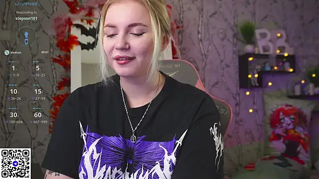 Moon Valkyrie online show from 10-27-25, 08:59