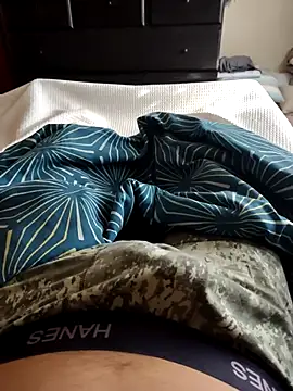 Snapshot of LuqenZo chatting on 03-25-26, 12:15 LuqenZo online show from 03-25-26, 12:15