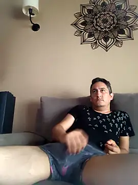 Snapshot of LuqenZo chatting on 04-15-26, 07:58 LuqenZo online show from 04-15-26, 07:58