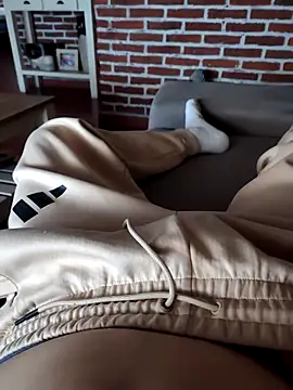 Snapshot of LuqenZo chatting on 03-26-26, 05:11 LuqenZo online show from 03-26-26, 05:11