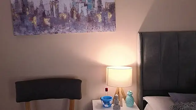 MiaFranklyn online show from 02-19-25, 02:55